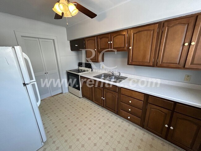 Building Photo - 1202 Walnut-