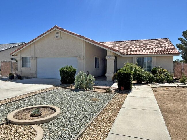 Foto del edificio - 7728 Paisley Ave