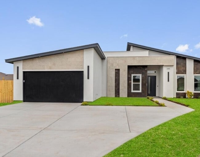 Foto del edificio - 6108 Mackenna Dr