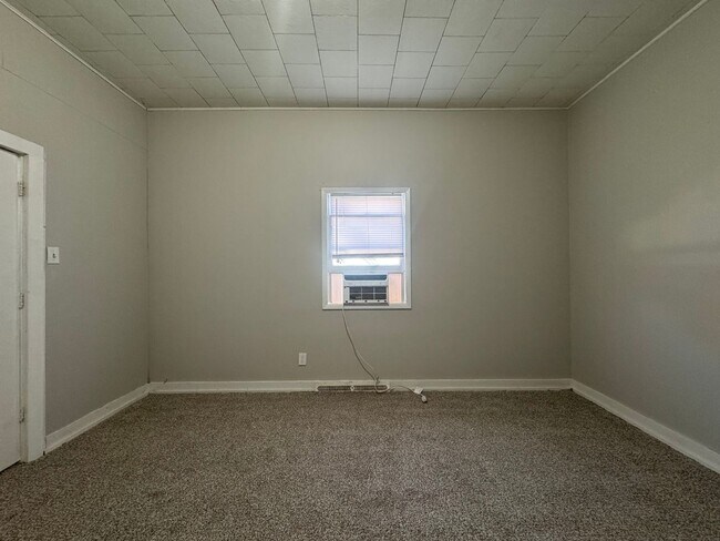 Foto del edificio - Price Drop, Apply Now!