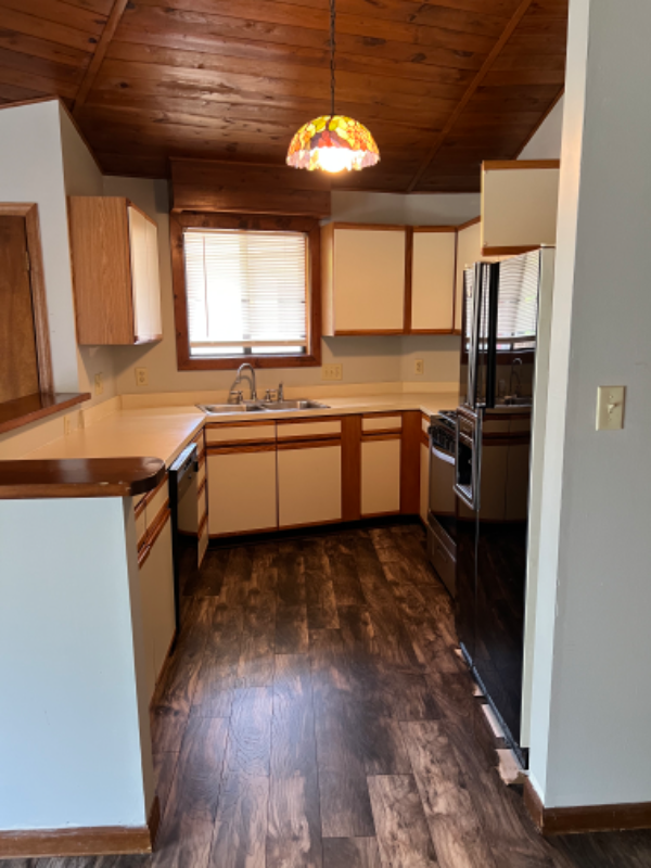 Building Photo - 284 Knoll Dr