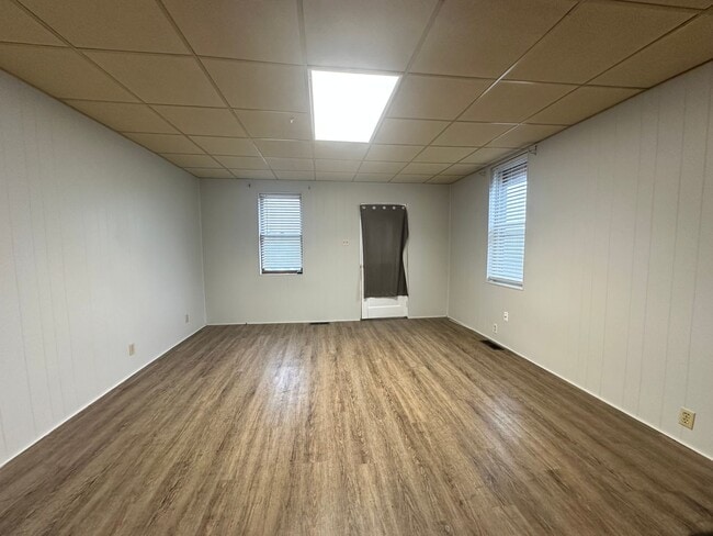 Building Photo - 2 Bedroom 1 Bathroom Home