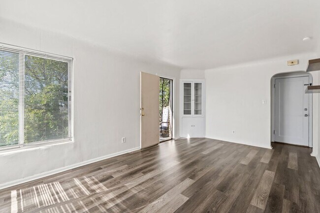 Foto del edificio - Peaceful 1 Bedroom Apartment Near the Utah...