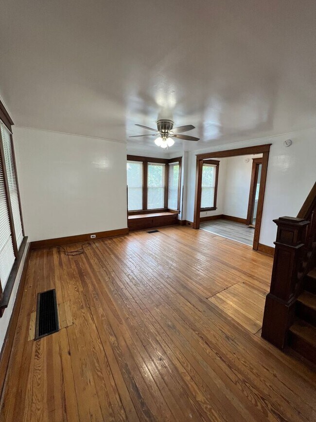 Building Photo - 3 Bed 1 Bath Single Family House 13 Essex St.