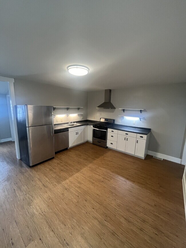 Foto del edificio - COMING SOON! 2 Bedroom Duplex in Downtown ...