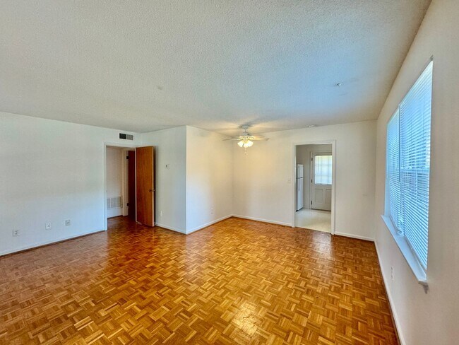 Building Photo - 1 bed 1 bath condo