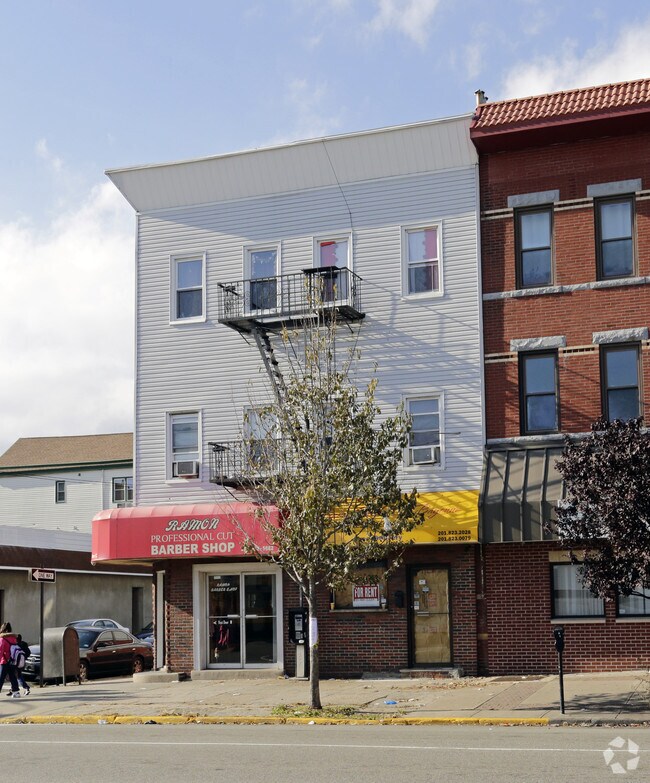 447 Avenue C, Bayonne, NJ 07002 Apartments Bayonne, NJ