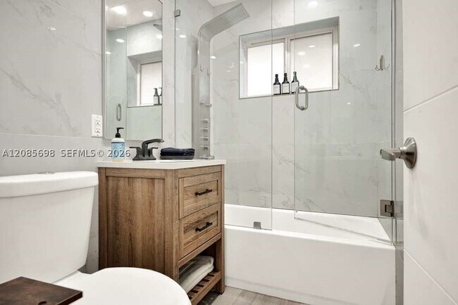Foto del edificio - 300 NW 82nd St