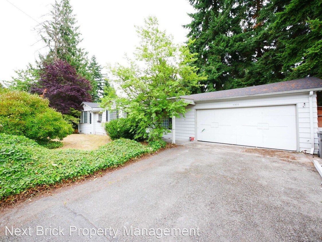 Primary Photo - 4 br, 3 bath House - 4306 Maple Road