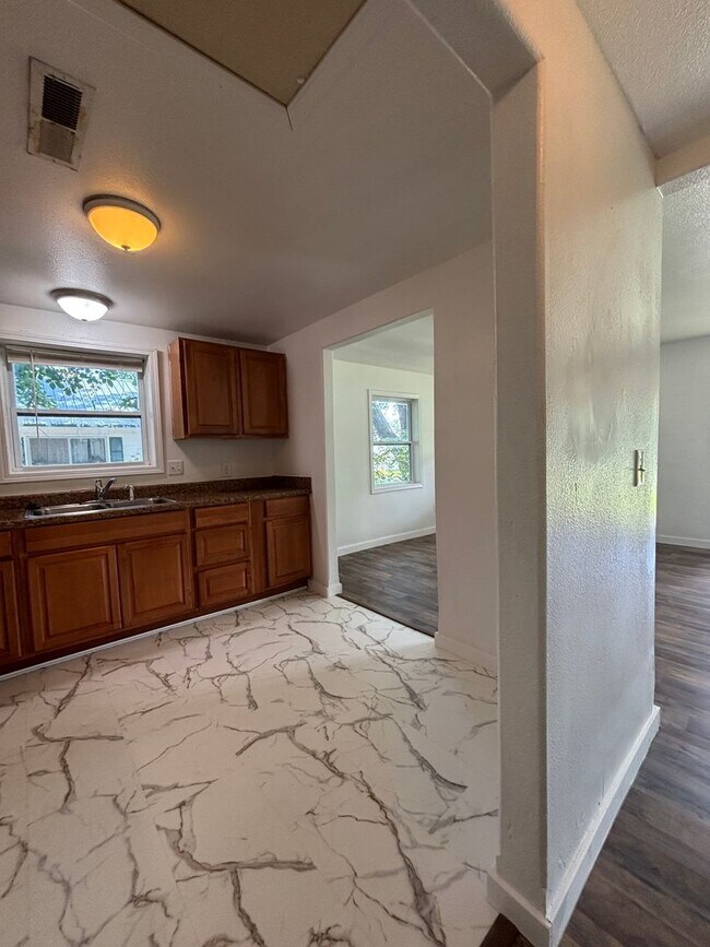 Foto del edificio - Cute 3 bedroom 1 bath home available now!