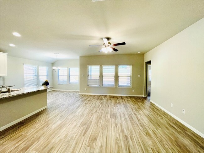 Building Photo - 934 Golden Willow Ln