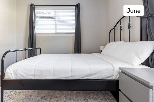 ROOM ONLY in 4-bed/2.0-bath Home photo'