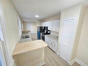 Building Photo - 1923 Freeman St