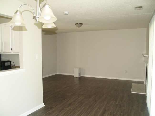 Building Photo - 2832 Iron Gate Ln