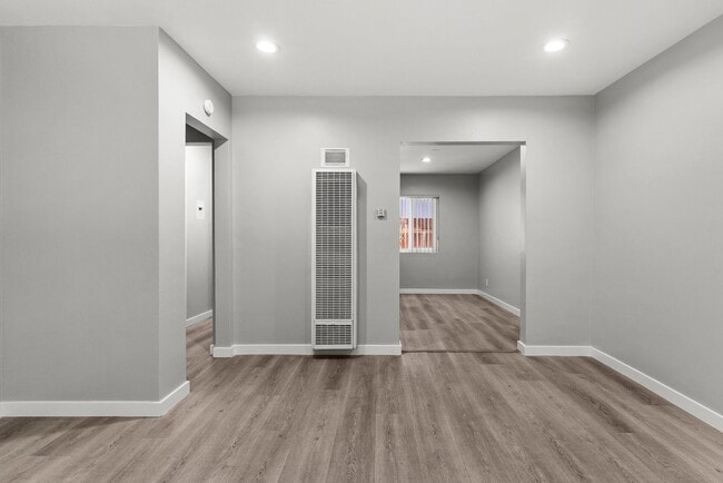 Building Photo - 113 S Lillie Ave