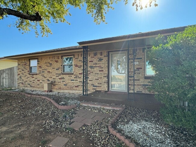 Building Photo - Single Family home