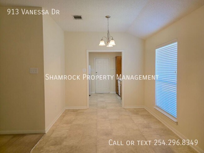 Foto del edificio - Hewitt Duplex!