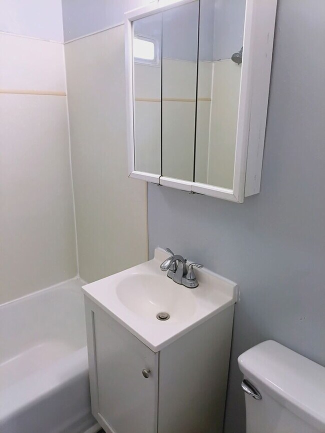 Foto del edificio - Fully Renovated 2 Bed | Fresh, Clean, Move-In Ready