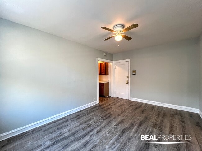 Building Photo - 711 W Belmont Ave