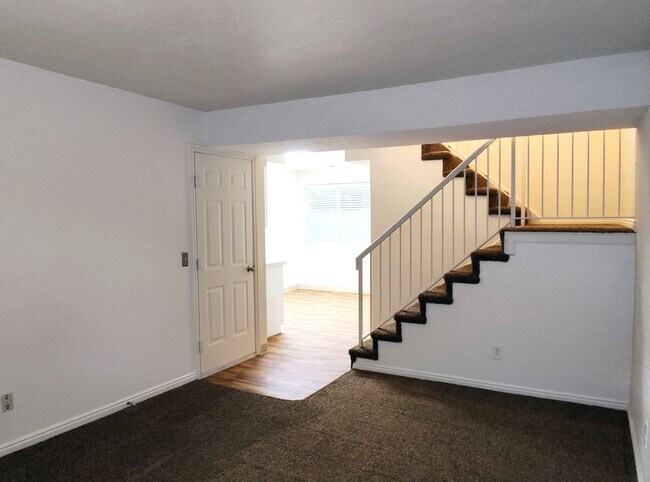 Foto del edificio - Great 3 Bd 2.5 Bath Townhome