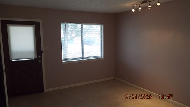 Foto del edificio - 8230 Glen Mont Dr