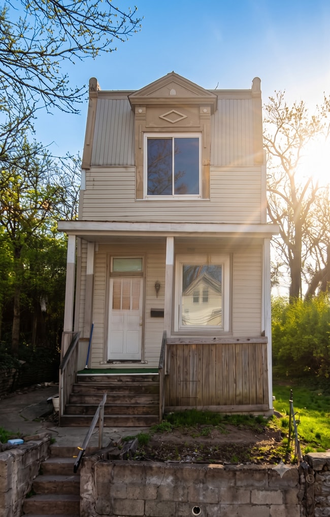 Building Photo - 1030 Considine Ave