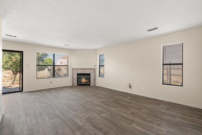 Foto del edificio - 4952 Butte Pl NW