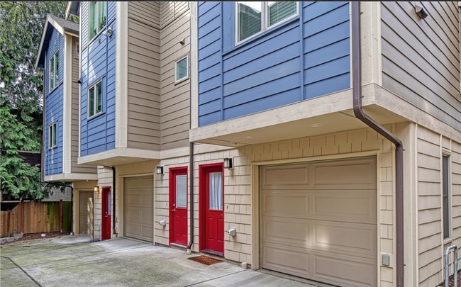 Building Photo - 3817 S Angeline St