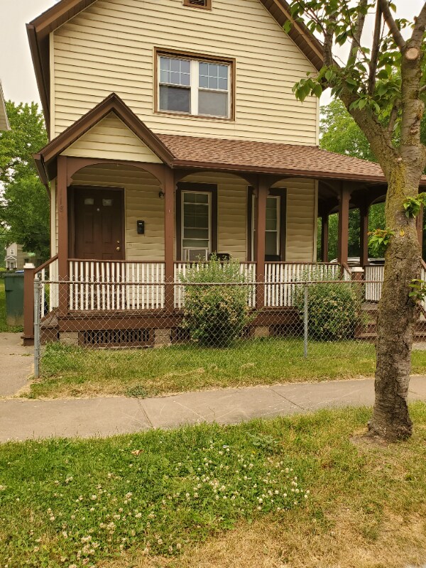 118 Weld St Unit Upper, Rochester, NY 14605 Room for Rent in