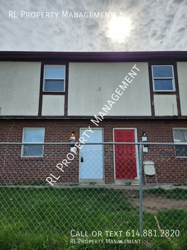 Foto del edificio - Cozy 2 bedroom 1 bathroom Townhome located...