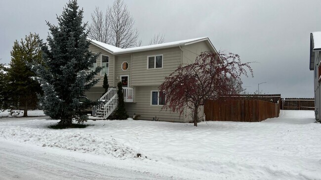 Foto del edificio - Single Family House off Turpin! 3 Bed/2 Ba...