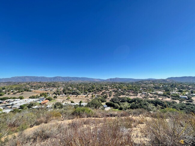 Building Photo - 1 Bed 1 Bath, 882 sqft, Valley Center Cottage