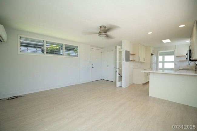 Foto del edificio - 3Bd 2Ba 1Pkg SFH in Manoa -$4300 Must See!!!