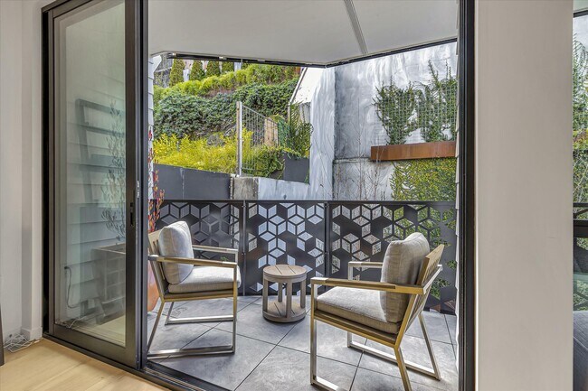Building Photo - 540 De Haro St