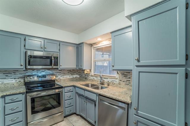 Foto del edificio - 8408 Crystal Ln