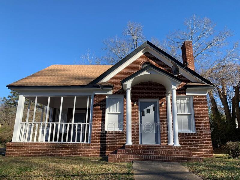 Primary Photo - 409 Whitesville Rd