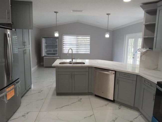Foto del edificio - 1602 SW 159th Ave