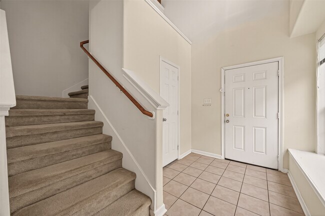 Building Photo - 210 Drake Run Ln