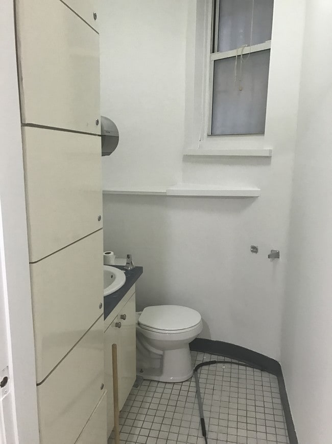 Interior Photo - 417 E 72nd St