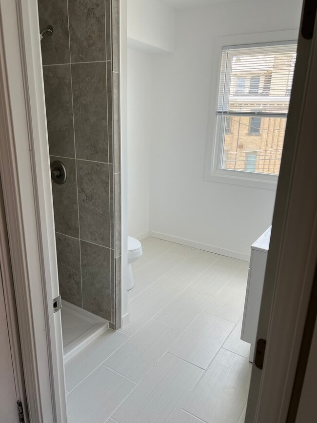 Building Photo - 95 Craighead St