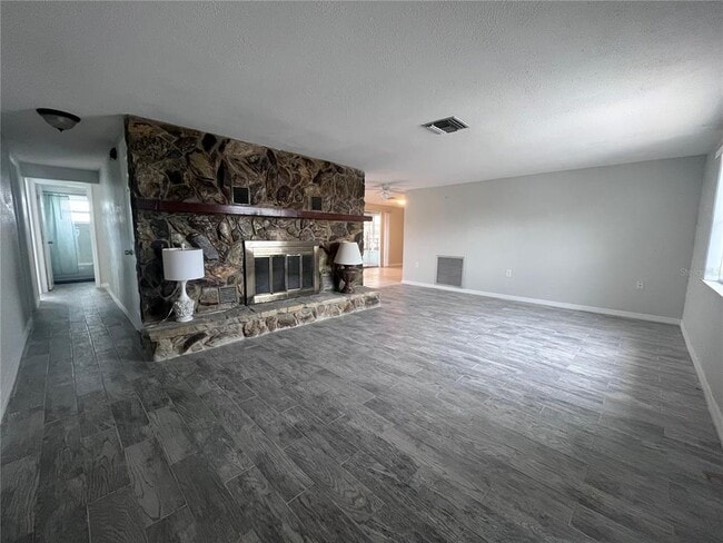 Foto del edificio - 13632 Stacey Dr