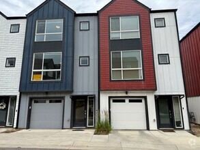 Building Photo - 5561 W 11th Pl