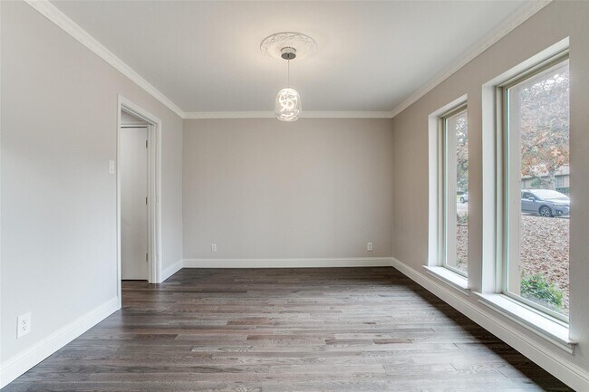 Foto del edificio - 7327 Wellcrest Dr