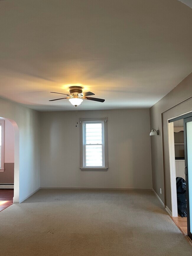 Sala de estar - 106 Northwood Ave