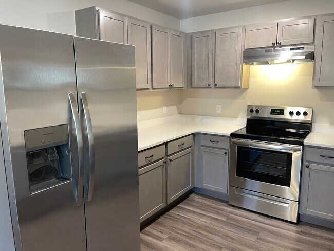 Building Photo - NEW SENIOR COMMUNITY! 55 & UP! 2 bed 2 ful...