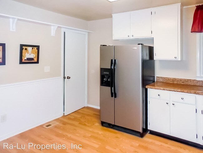 Foto del edificio - 3 br, 1 bath House - 2424 Denver Ave