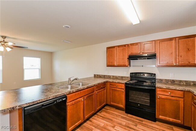 Building Photo - 1444 NW 31st Ave