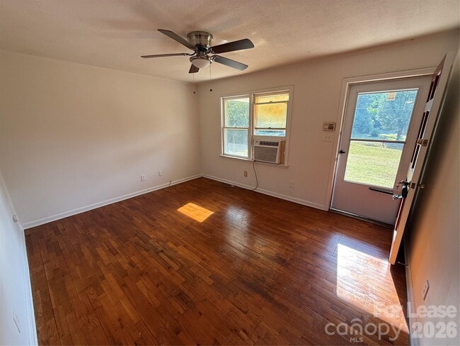 Foto del edificio - 2549 Olivers Rd