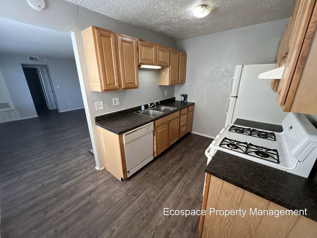 Building Photo - Studio Apartment in High Hollows Condominiums