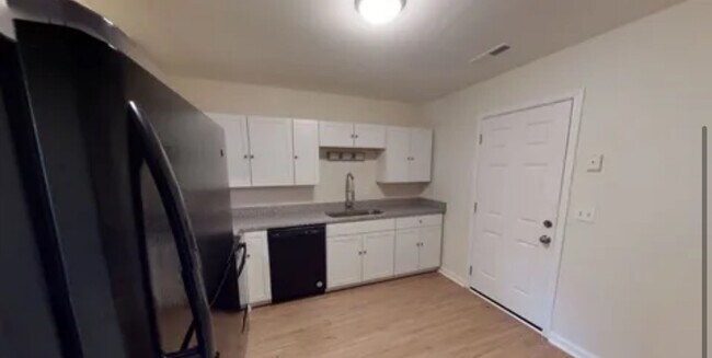 Foto del edificio - 548 Orangeburg Rd